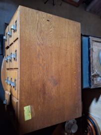 Engels eiken archiefkast met schuifsysteem in de laden omstreeks 1930-1940 nr 10120