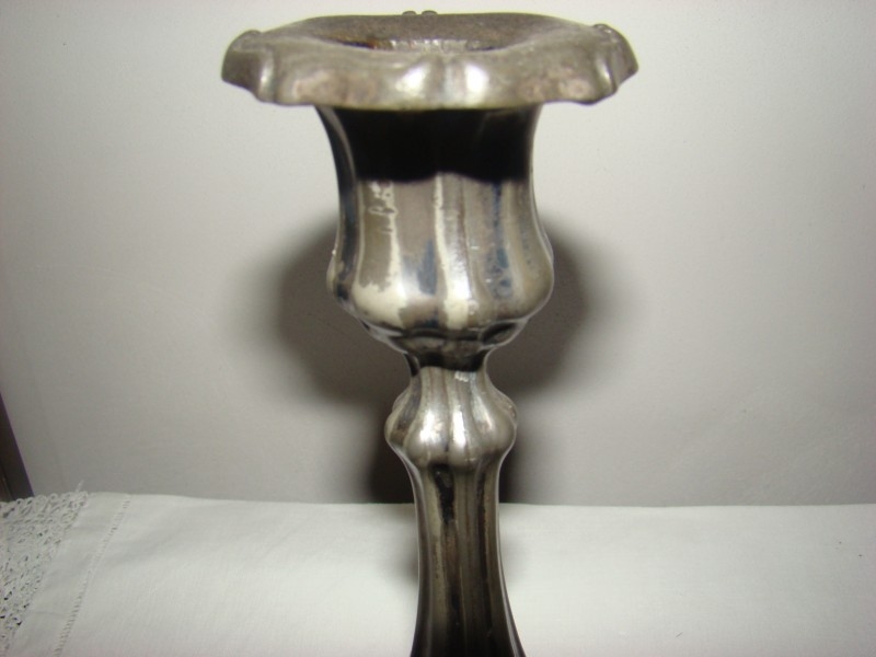 Kandelaar van tin of Britannia metal       VERKOCHT