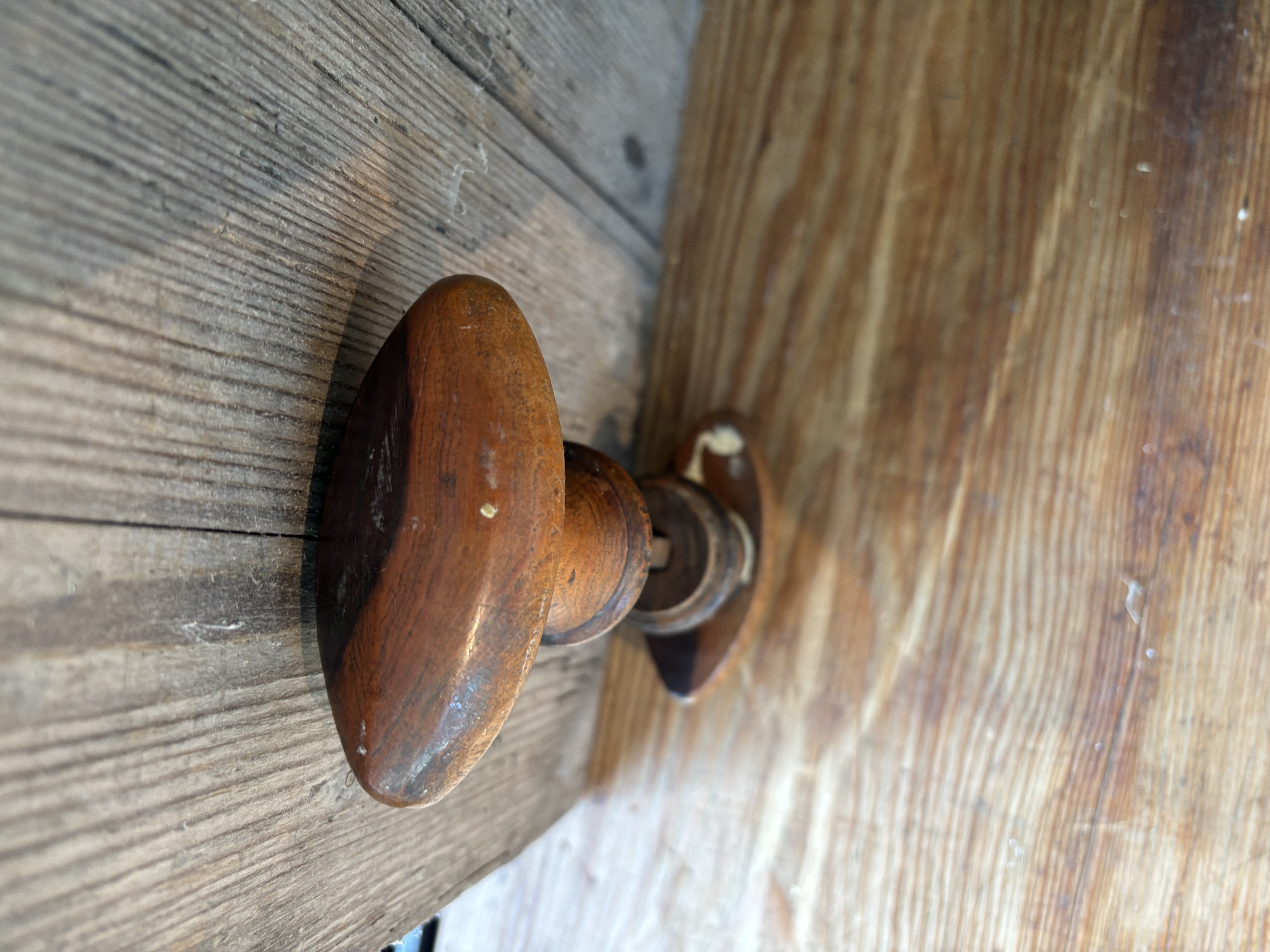 Houten dubbele knop nr 5