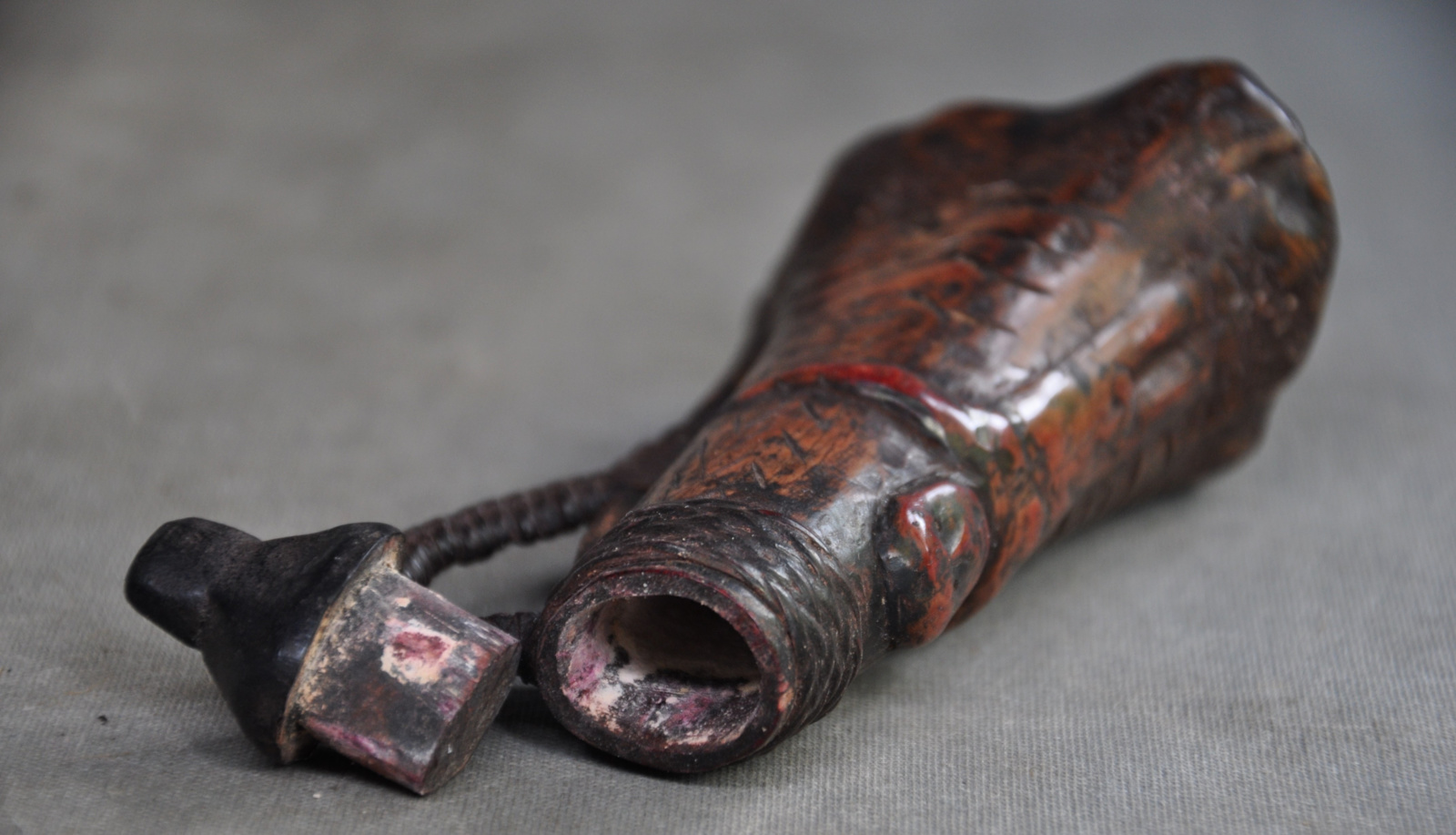 TOP! Zéér oude  gebruikte lime container, IFUGAO, Filippijnen, ca. 80 jaar oud