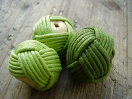 Set van 3 kralen bolletjes wol groen 18 bij 24 mm