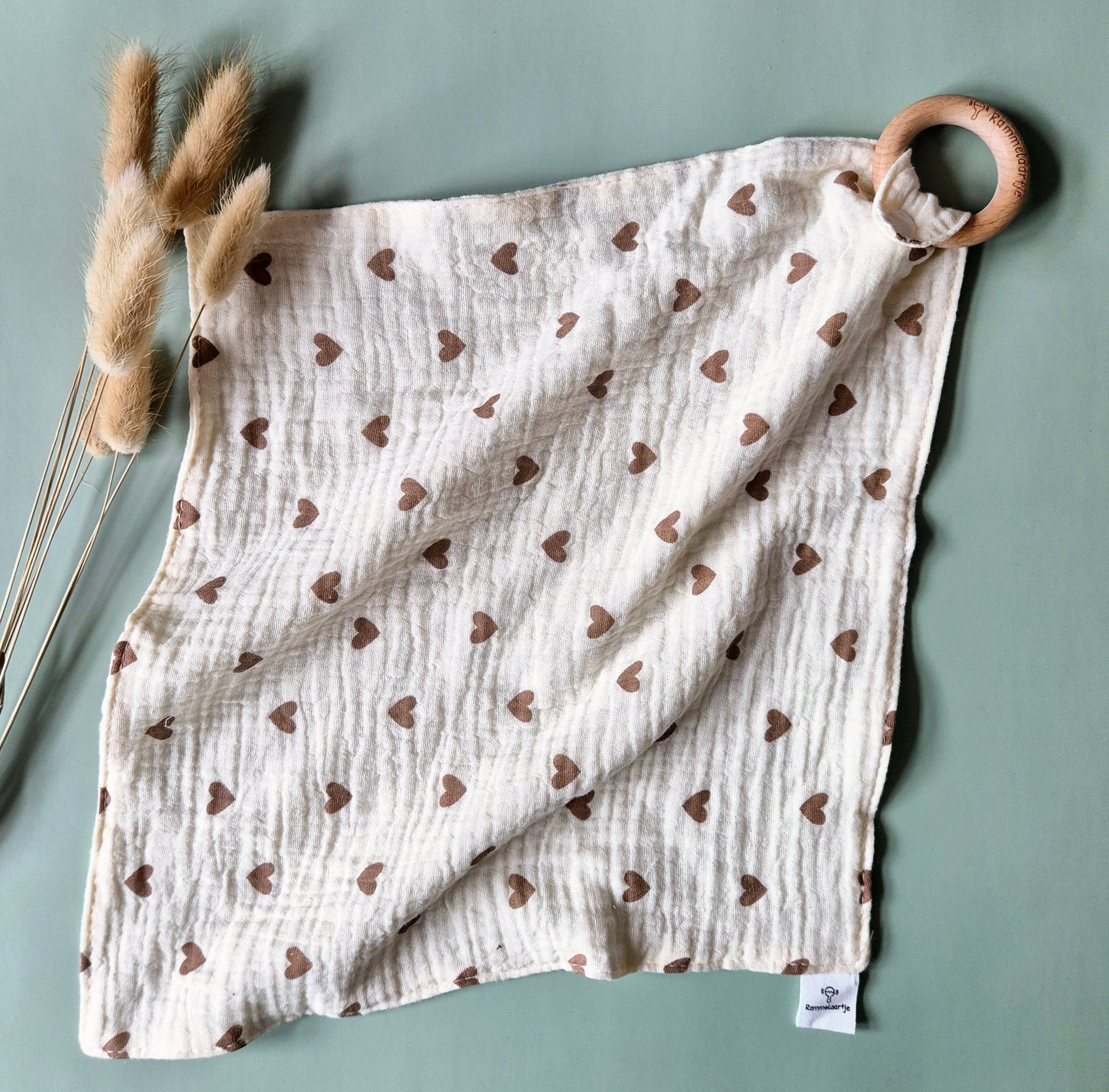 Knuffeldoek met bijtring | Hartjes
