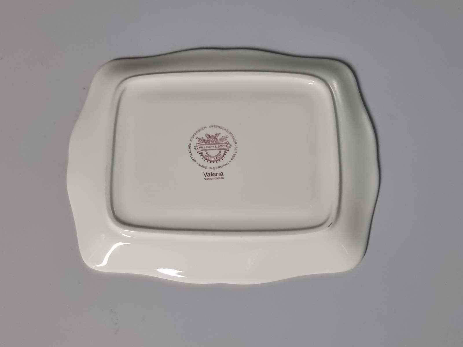 Villeroy en Boch Valeria rood Roomstelletje op plateau (kleine model)