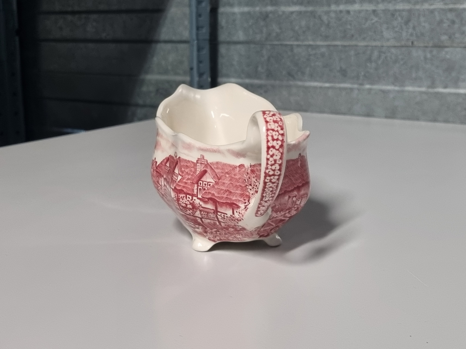 Engels rood Johnson Bros Olde English Countryside sauskom met oor