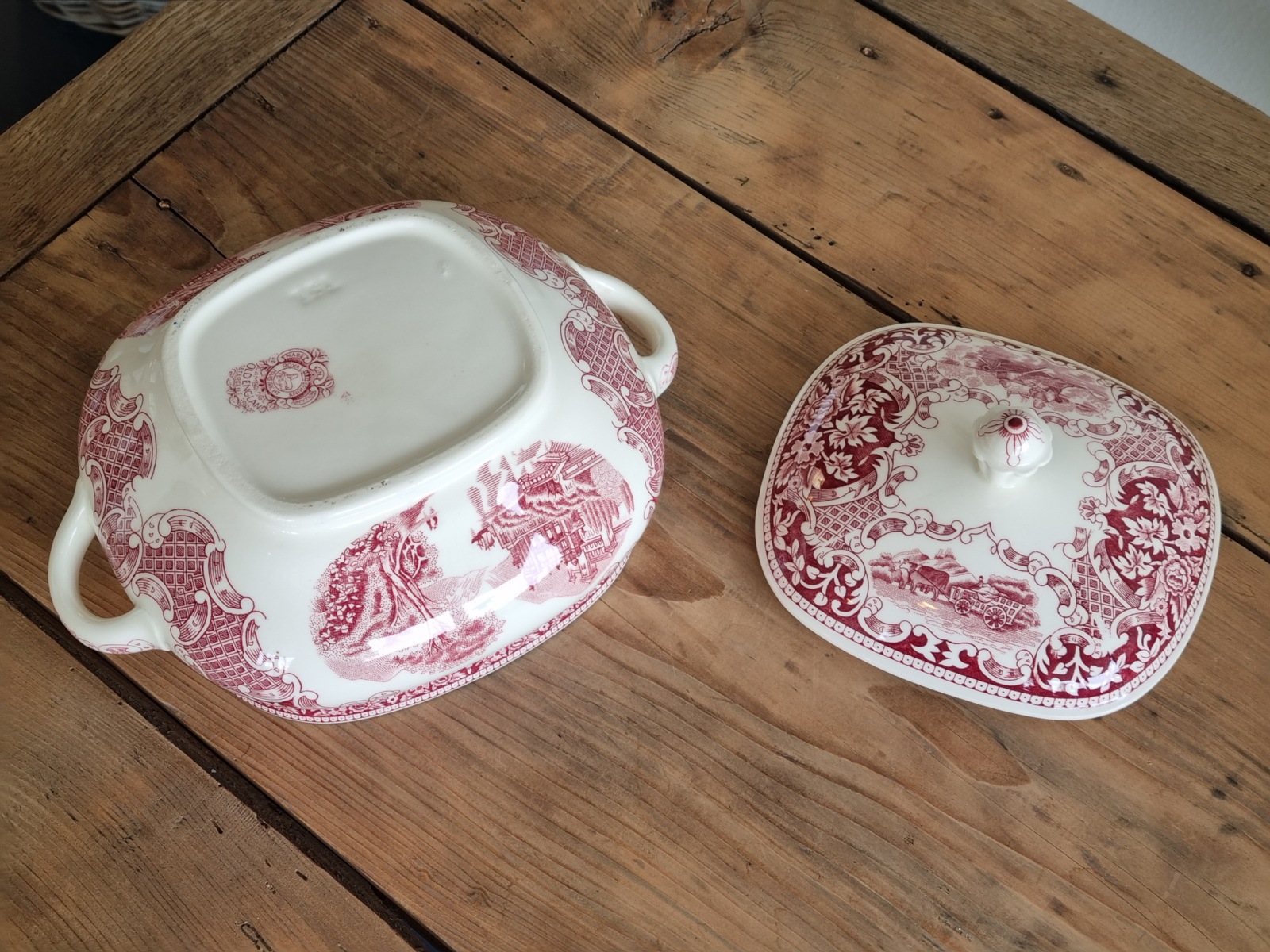 Regout Royal Sphinx Castillo Old England rood schaal met deksel