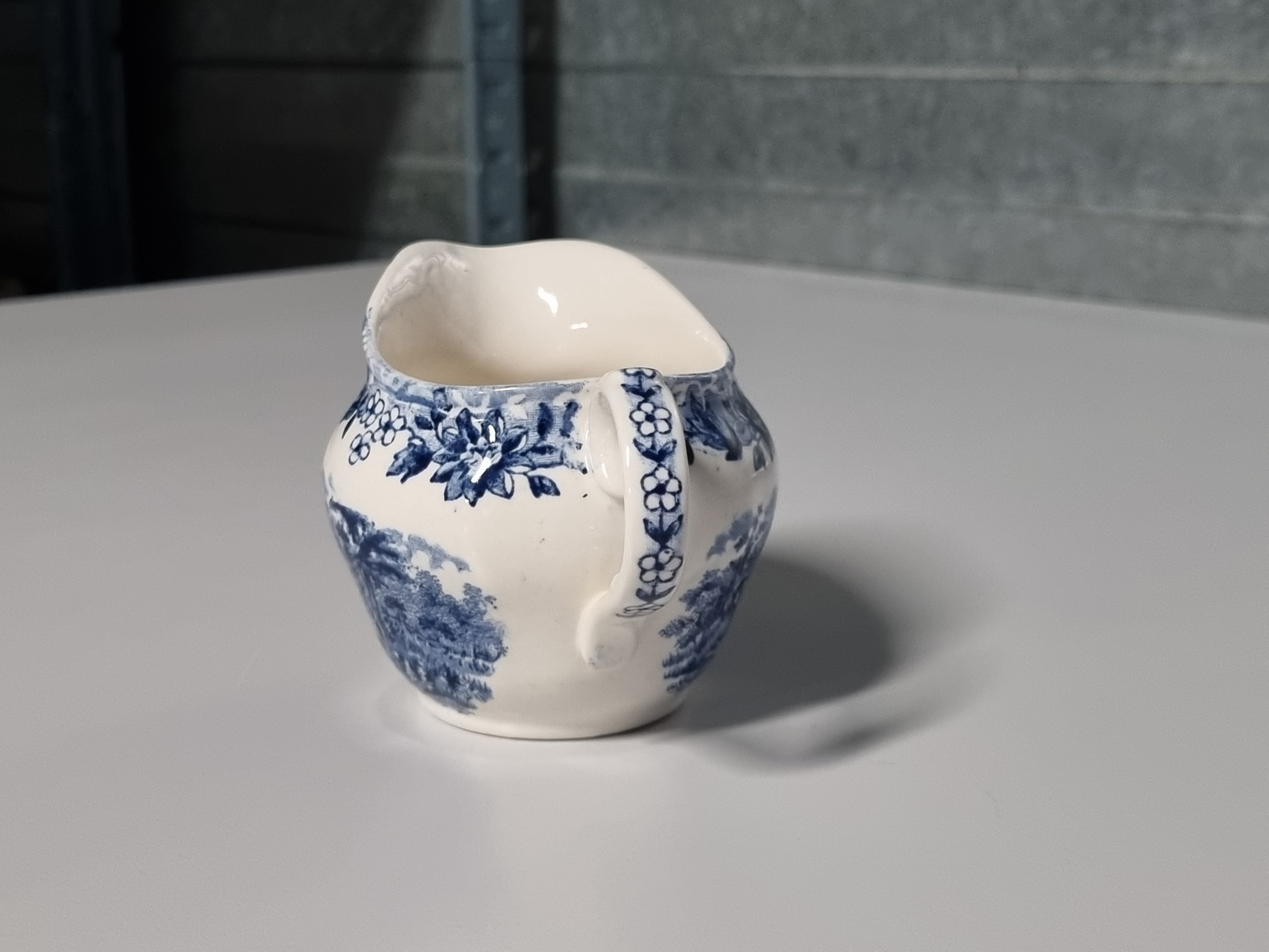 Engels blauw Alfred Meakin The Courtship Schenkkannetje 0,25 liter