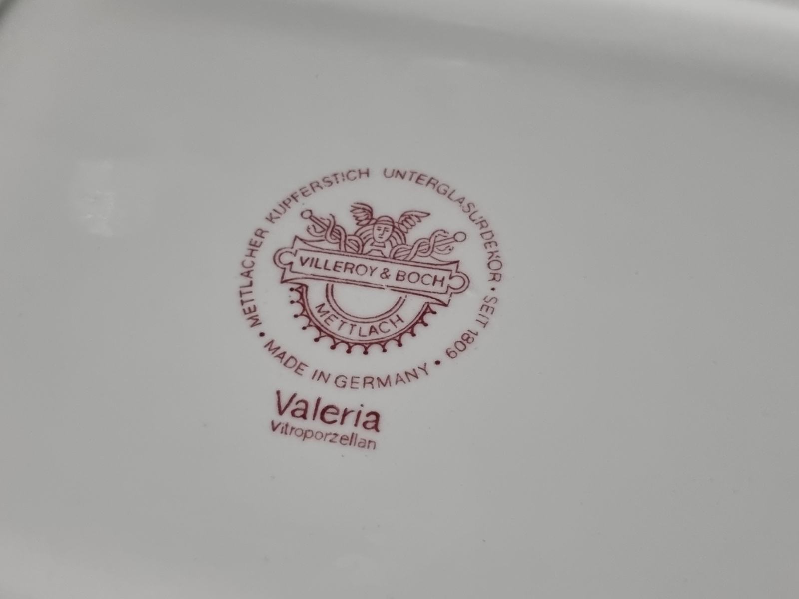 Villeroy en Boch Valeria rood Roomstelletje op plateau (kleine model)