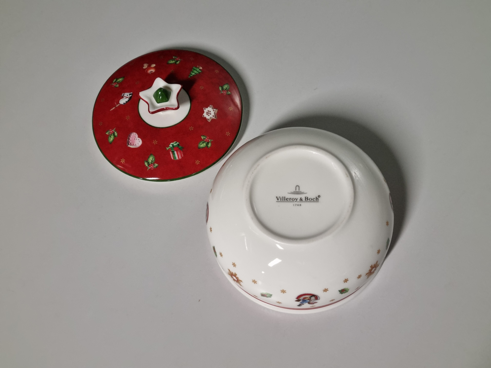 Villeroy en Boch Kerstservies decor Christmas Toys Delight Suikerpot Jampot 13 cm