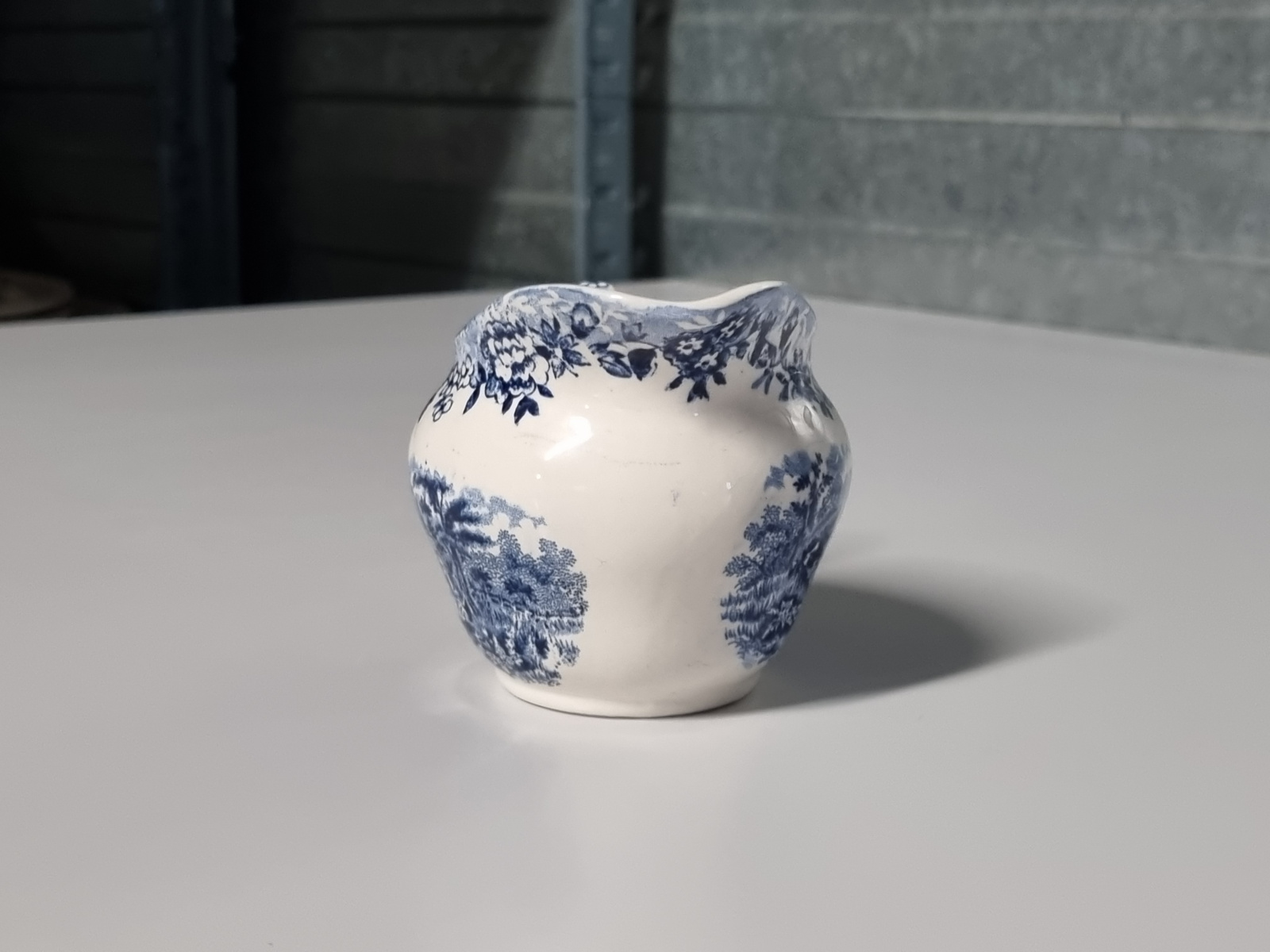 Engels blauw Alfred Meakin The Courtship Schenkkannetje 0,25 liter