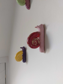 Wandhanger Slak Keramiek - Rood/Roze